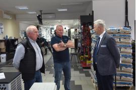 <b>Technika grzewcza, sanitarna i hydrauliczna –  `OAZA` Czersk. Firmę odwiedził burmistrza Czerska (ZDJĘCIA)</b>