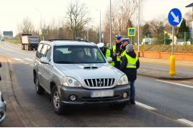 <b>POW. STAROGARDZKI - POW. KOŚCIERSKI. Na kierowców, którzy stosowali się do przepisów, czekała miła niespodzianka.... (ZDJĘCIA)</b>