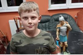 <b>GM. CZERSK. Druh Tobiasz podjął się wyzwania renowacji figurki Świętego Floriana - poradził sobie wzorowo. Brawo! (ZOBACZCIE EFEKT - FOTO)</b>