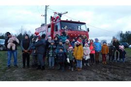 <b>Do dzieci w Łubnej Mikołaj przyjechał... wozem strażackim. Otwarcie wiaty grillowej (FOTO)</b>