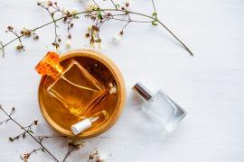 <b>Woda perfumowana, toaletowa i kolońska - czym się różnią?</b>