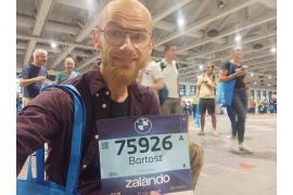 <b>GM. CZERSK. Maraton w Berlinie ukończył Bartosz Paradowski konserwator zabytków i biegacz maratończyk ze Strugi w gm. Czersk. GRATULACJE! Co dalej? Przeczytajcie tekst (FOTO)</b>