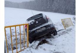 <b>  GM. CZERSK. Kolizje na trasach: Czersk-Karsin oraz Czersk-Gutowiec – TRUDNE WARUNKI NA DROGACH (ZDJĘCIA)</b>