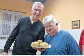 <b>CZERSK. `Strażacki śledzik` w OSP Czersk. Podziękowania dla druhów (ZDJĘCIA)</b>